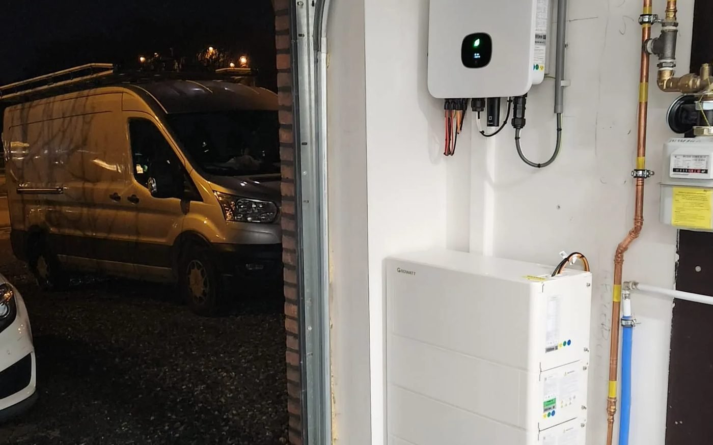 Growatt batterij en omvormer in garage